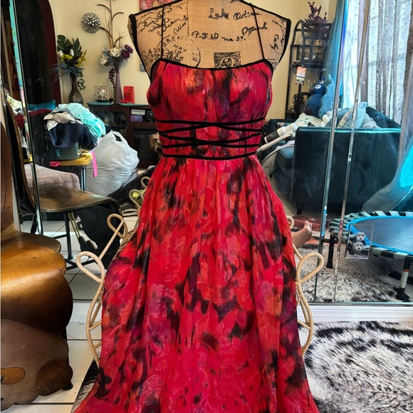 Forever 21 Dresses & Skirts - Forever 21 Strapless Red and Black Dress